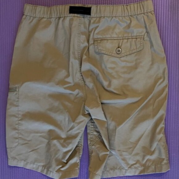 Like New Uniqlo Beige Cotton Polyester Blend Belted Shorts - Picture 2 of 2